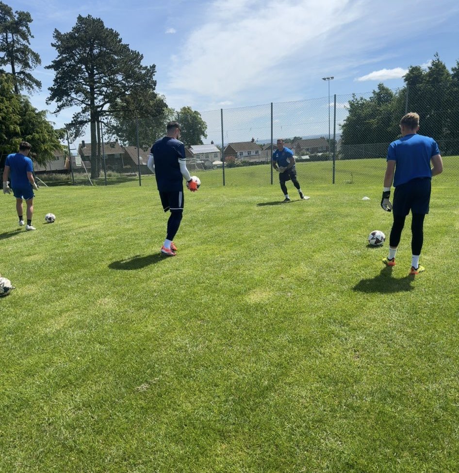ChepstowTownAFC's tweet photo. Some action shots from our four Goalkeepers at today’s session. 

Good that they could do specific training then had a good workout from the shooting drills 🧤🧤⚽️ https://t.co/w6EBMi7pjF