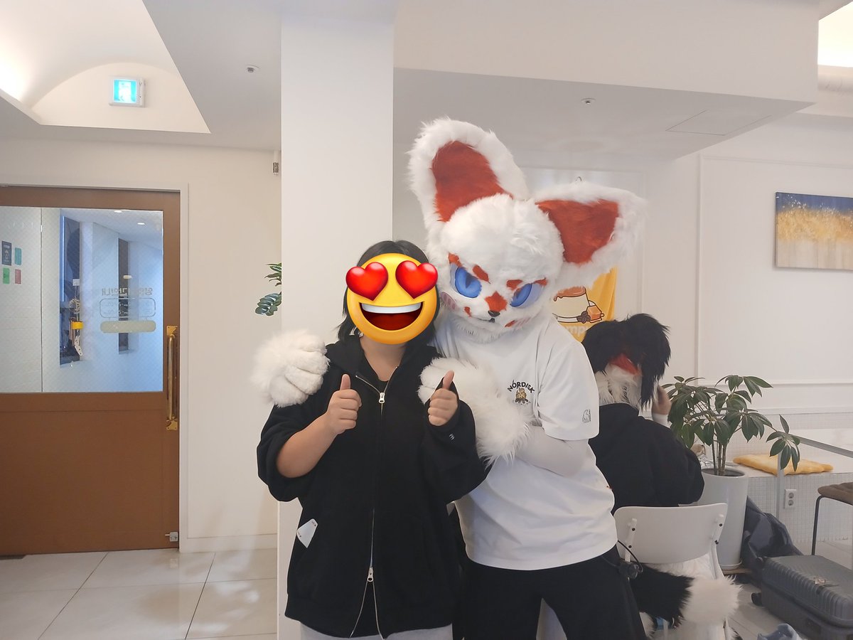 nyangsang625858's tweet photo. 사진 안찍고 그냥 갈려다 후회되서 다시 갔어요..😎

@Nenbi_fur https://t.co/LeJv1f6OQM