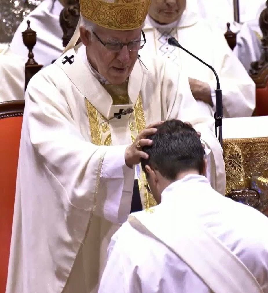 ServitasPuebla's tweet photo. En la mañana de hoy, una nutrida representación de nuestra Hermandad se ha desplazado hasta la Santa Iglesia Catedral de Sevilla para participar en la solemne celebración de la ordenación sacerdotal de nuestro querido hermano don José Manuel Ruiz. https://t.co/bUJUboNhsn