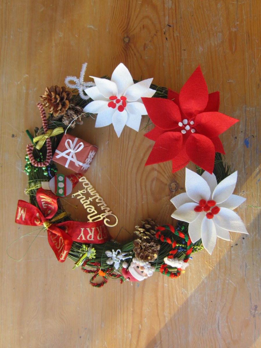 mind088's tweet photo. DIY holiday wreath made with thrifted fabric scraps u0026 a few dried pine needles—zero fancy tools needed!  What’s your go-to upcycle trick https://t.co/ZY20rxQY3B