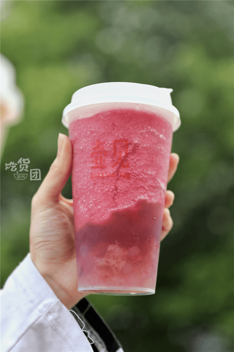 jorgieab's tweet photo. 5分钟搞定冰爽芒果养乐多！切小块芒果捣成泥+加冰块+倒满养乐多，搅一搅拌一拌，酸甜解腻超适合夏天～ https://t.co/9WqDXYOUYF