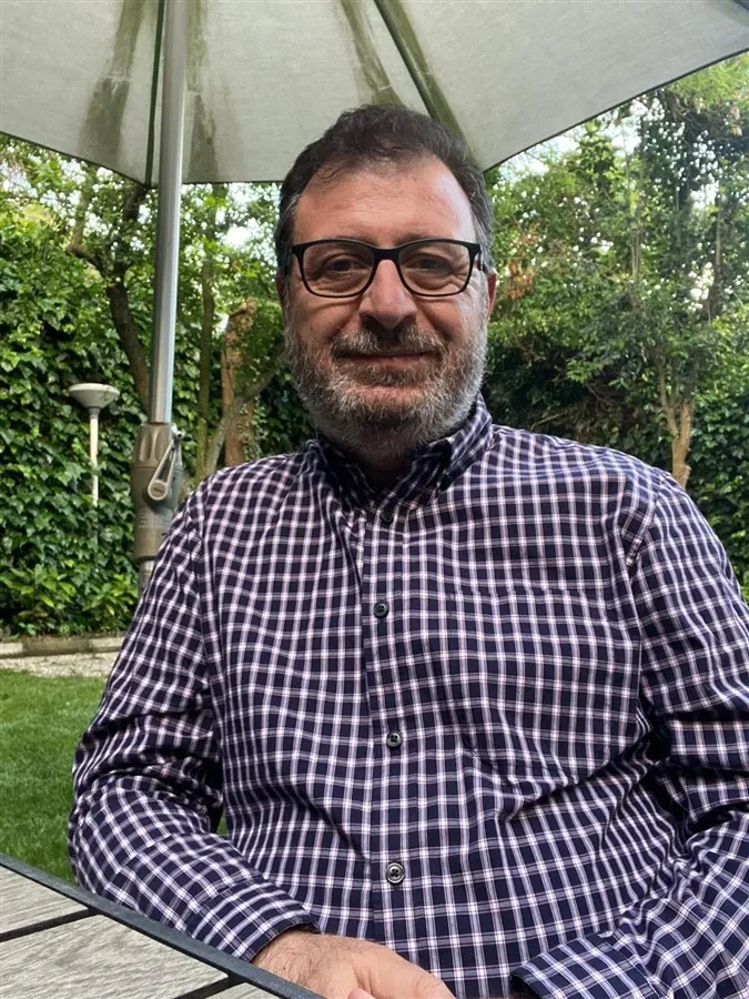 beehaber's tweet photo. Can Yılmaz, Türkiye’de şezlonga istenen 2.500 TL’ye tepki gösterdi:

🔹 “Buraya şezlong 2.500 lira yazmışsın.”

🔹 “Şezlonga para vermek nereden çıktı?”

🔹 “Dünyanın herhangi bir yerinde böyle bir şey var mı?”

🔹 “Miami’ye gittim, orada bile böyle değildi.”

🔹 “Miami’de şezlong 1.500 lira bile değildi.”

🔹 “Şezlongun ayrı bir fiyatı yoktu.”

🔹 “Otelde kalıyorsan zaten sahilden faydalanıyorsun.”

🔹 “Kum zaten bedava.”

🔹 “Deniz zaten bedava.”

🔹 “Havlu ve şezlong da sana ait.”

🔹 “Şimdi 2.500 lira istiyorlar.”

🔹 “Cibinlik mibinlik yapıp fiyat çıkarıyorlar.”

🔹 “Allah’ın kumuna para istiyorlar.”