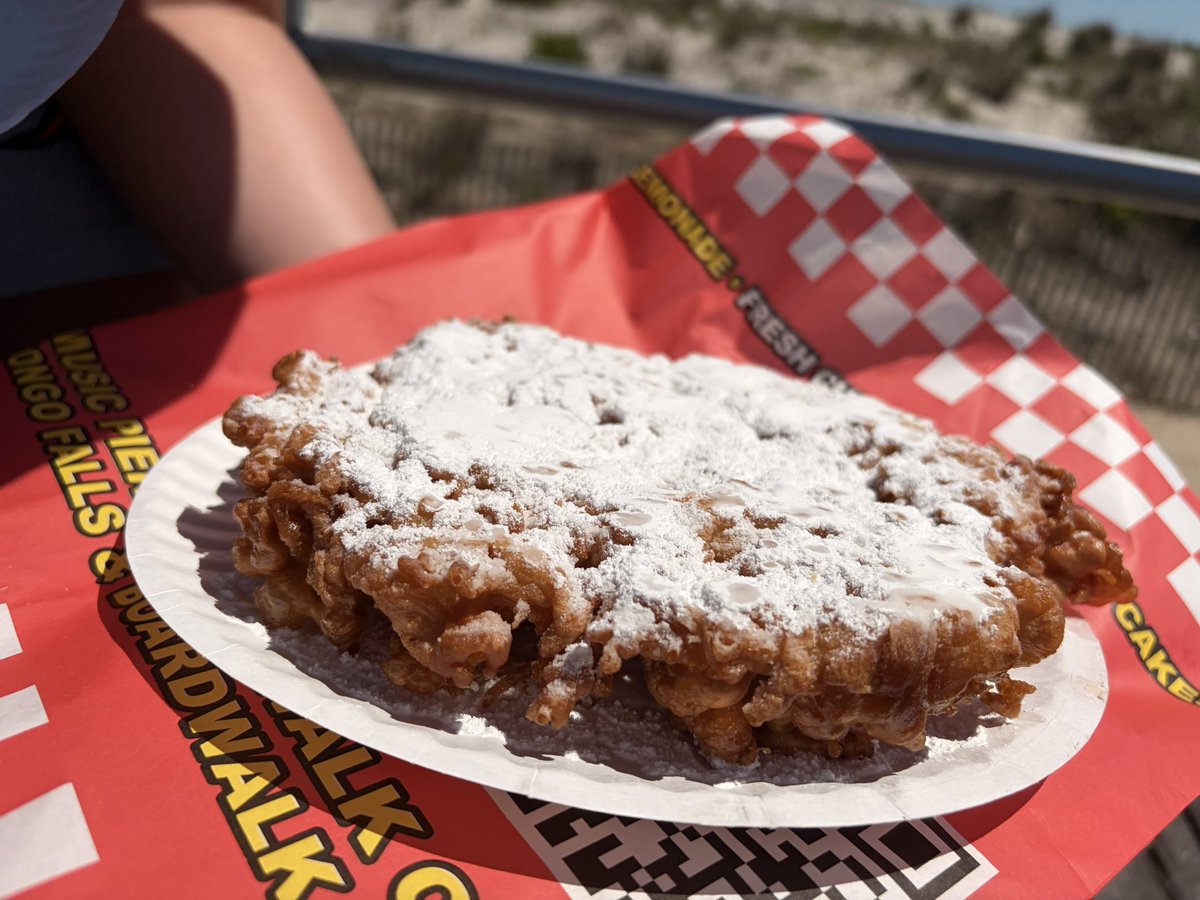 rosec0loredboy's tweet photo. Normalize restaurants having funnel cake on their dessert menu https://t.co/Wc0LUoFrwJ