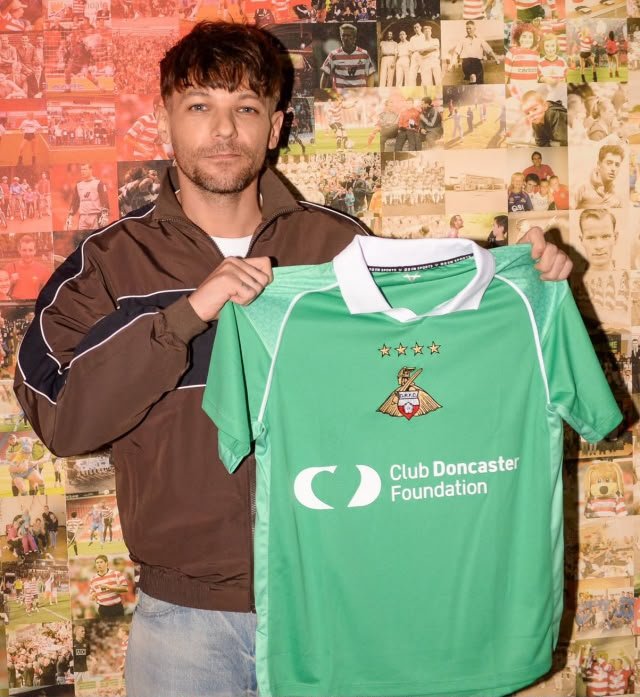OT5Dailys's tweet photo. Louis Tomlinson has donated a number of his personally designed 2025/26 Doncaster Rovers/28 shirts to the Club Doncaster Sports College, whose student teams will be using next season!

Read more here: https://t.co/N1zznPSqid

via Club Doncaster Foundation https://t.co/1ZmvRjYhuY