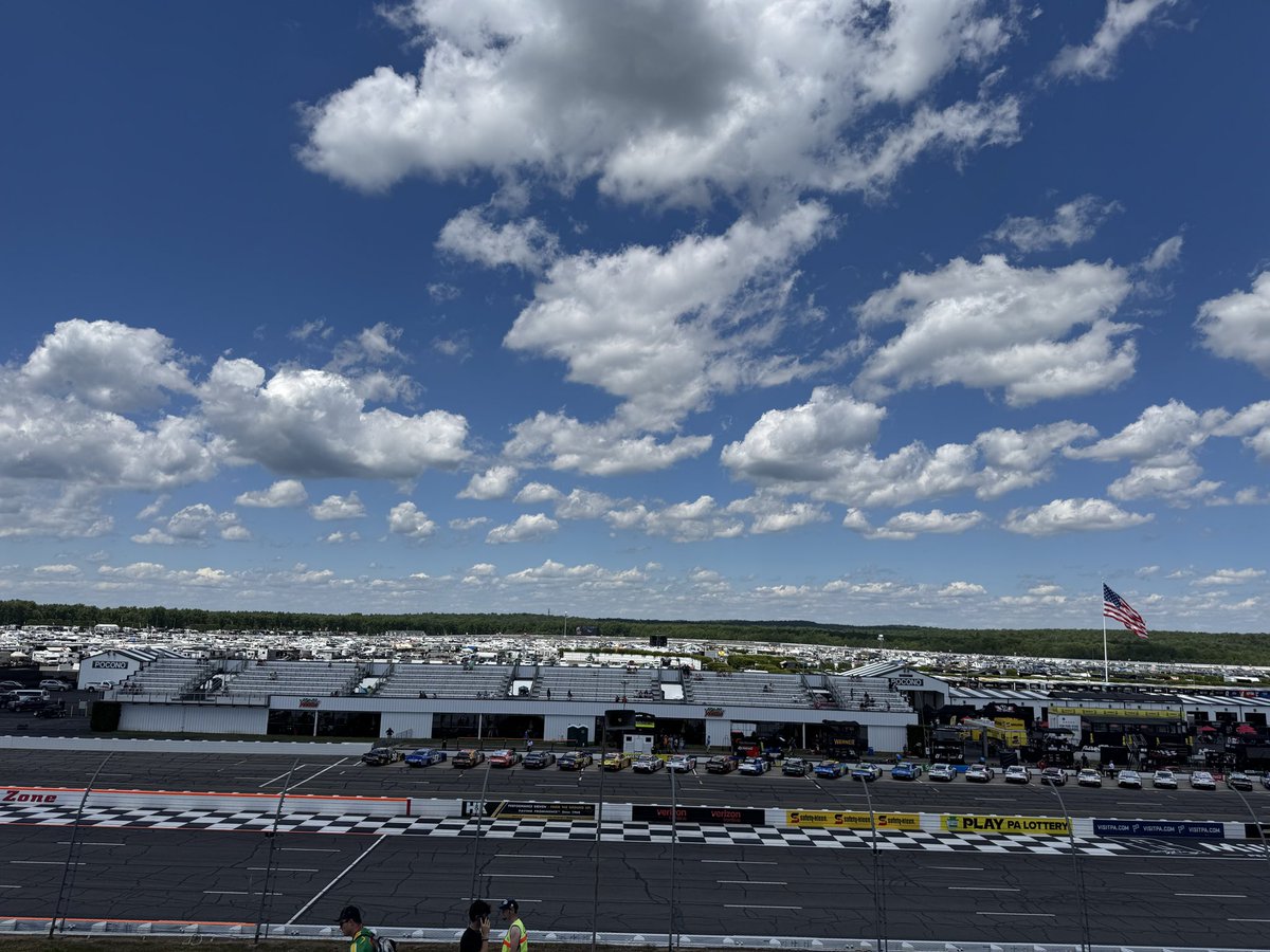 TonyLumbis's tweet photo. Picture perfect day @PoconoRaceway for qualifying &amp; @NASCAROReillyAP Happy @NASCAR and @PrimeVideo made the decision to move tomorrow to 1PM while we still have ideal race weather. @RaceWeather @epawawx @mikestanislaw https://t.co/kzh5Pq19ti