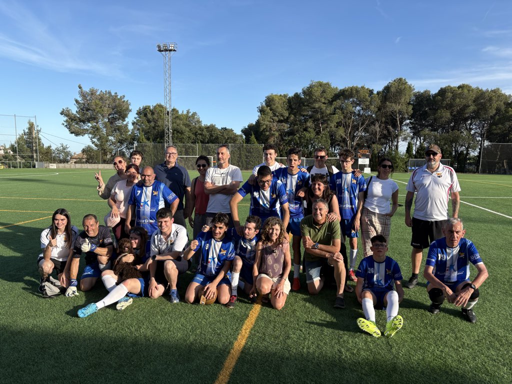 UEFigueres's tweet photo. L’equip inclusiu de la Unió ha disputat aquesta tarda un dels últims compromisos de la temporada! 

Hem visitat als amics de la Penya Barcelonista de Palafrugell! Una tarda radiant al Baix Empordà! https://t.co/45cxoxI6hF