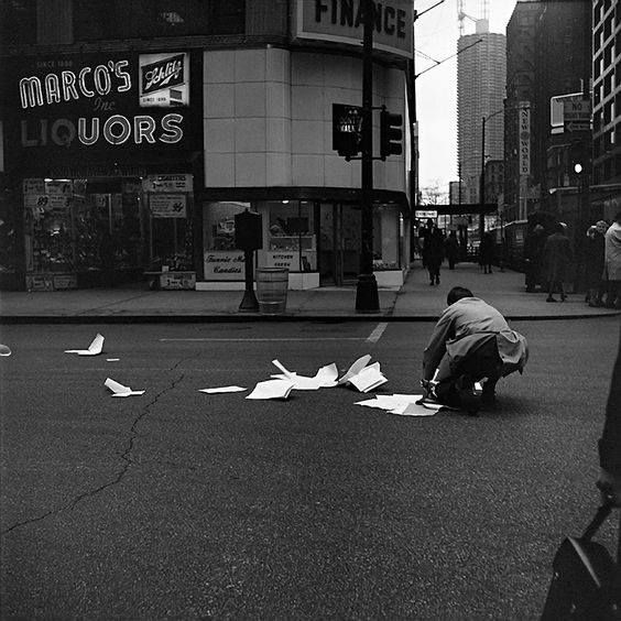 zarandillo's tweet photo. Vivian Maier 
Chicago (Man with Papers), 1961-1965 https://t.co/ipJipDGtoo
