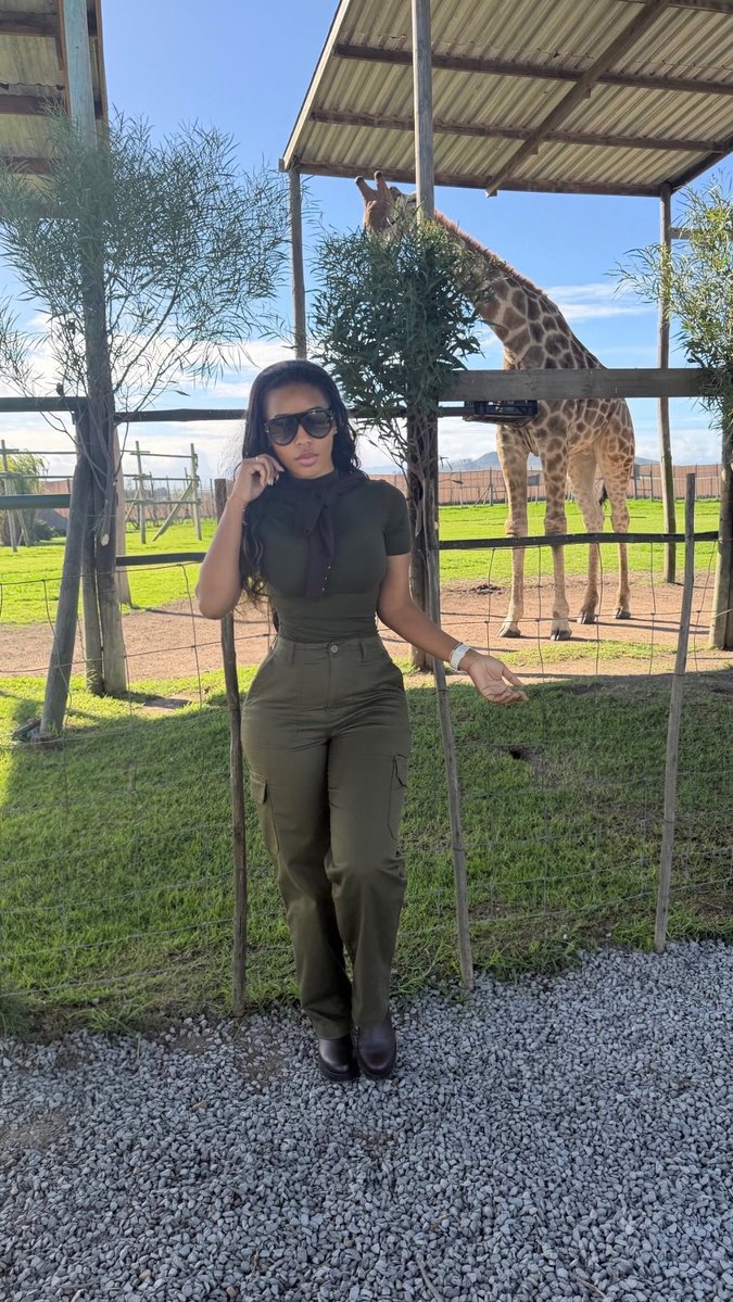 JESSYSANTOSJS's tweet photo. I could see my giraffe friends 🫶🏻 https://t.co/kFnTHvqldL
