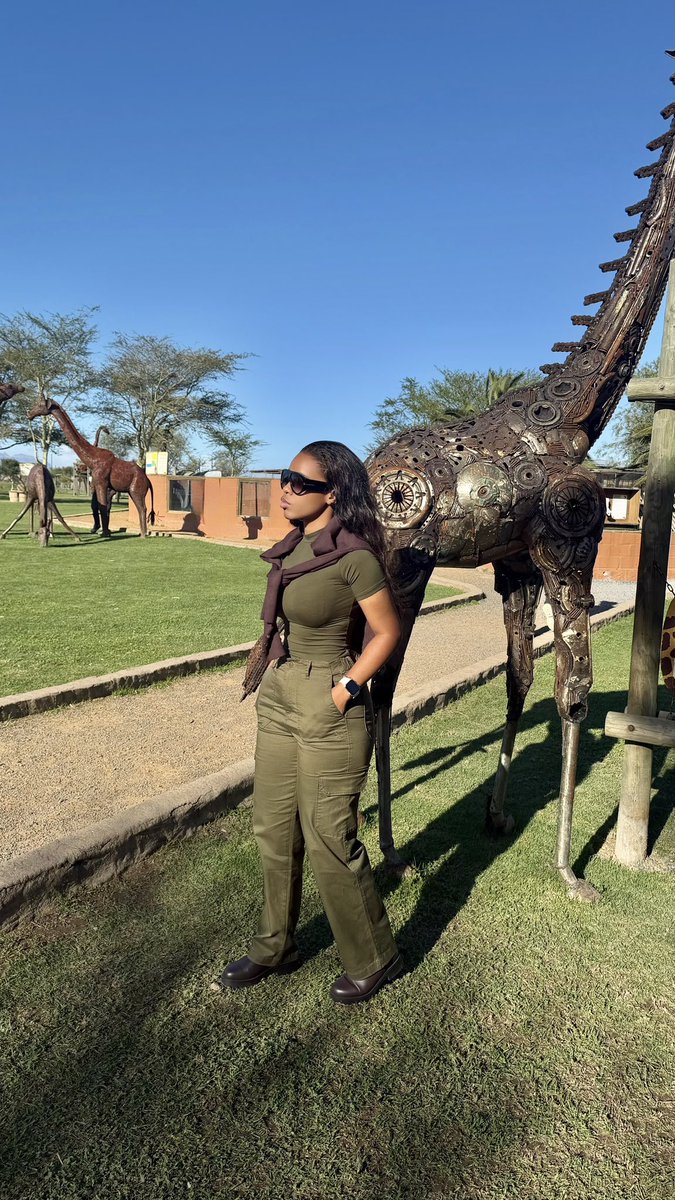 JESSYSANTOSJS's tweet photo. I could see my giraffe friends 🫶🏻 https://t.co/kFnTHvqldL