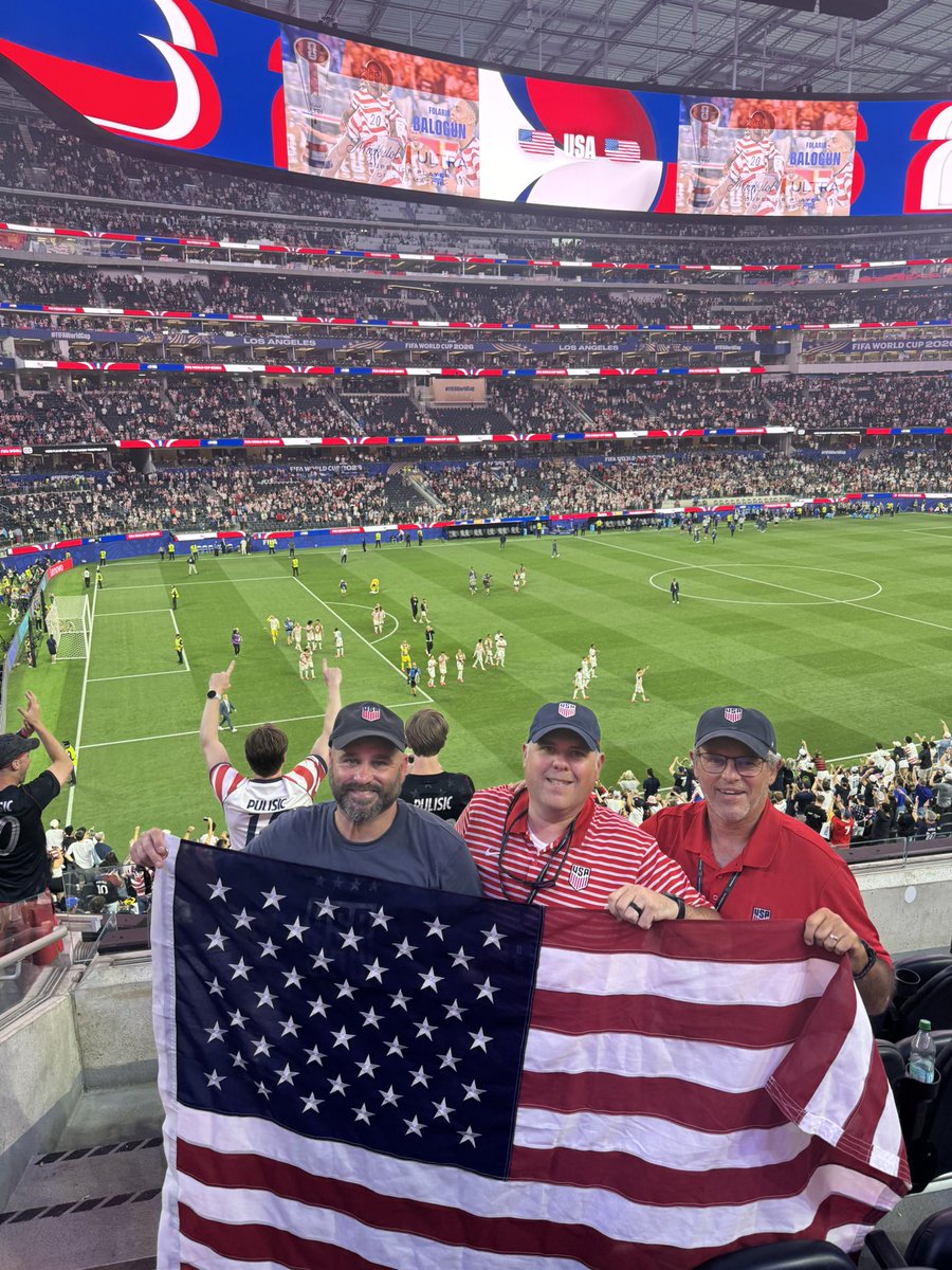 RichOSimpson's tweet photo. It was great going to the @US_Mens_Soccer during the @FIFAWorldCup in @lastadium https://t.co/vhUoYLFP55
