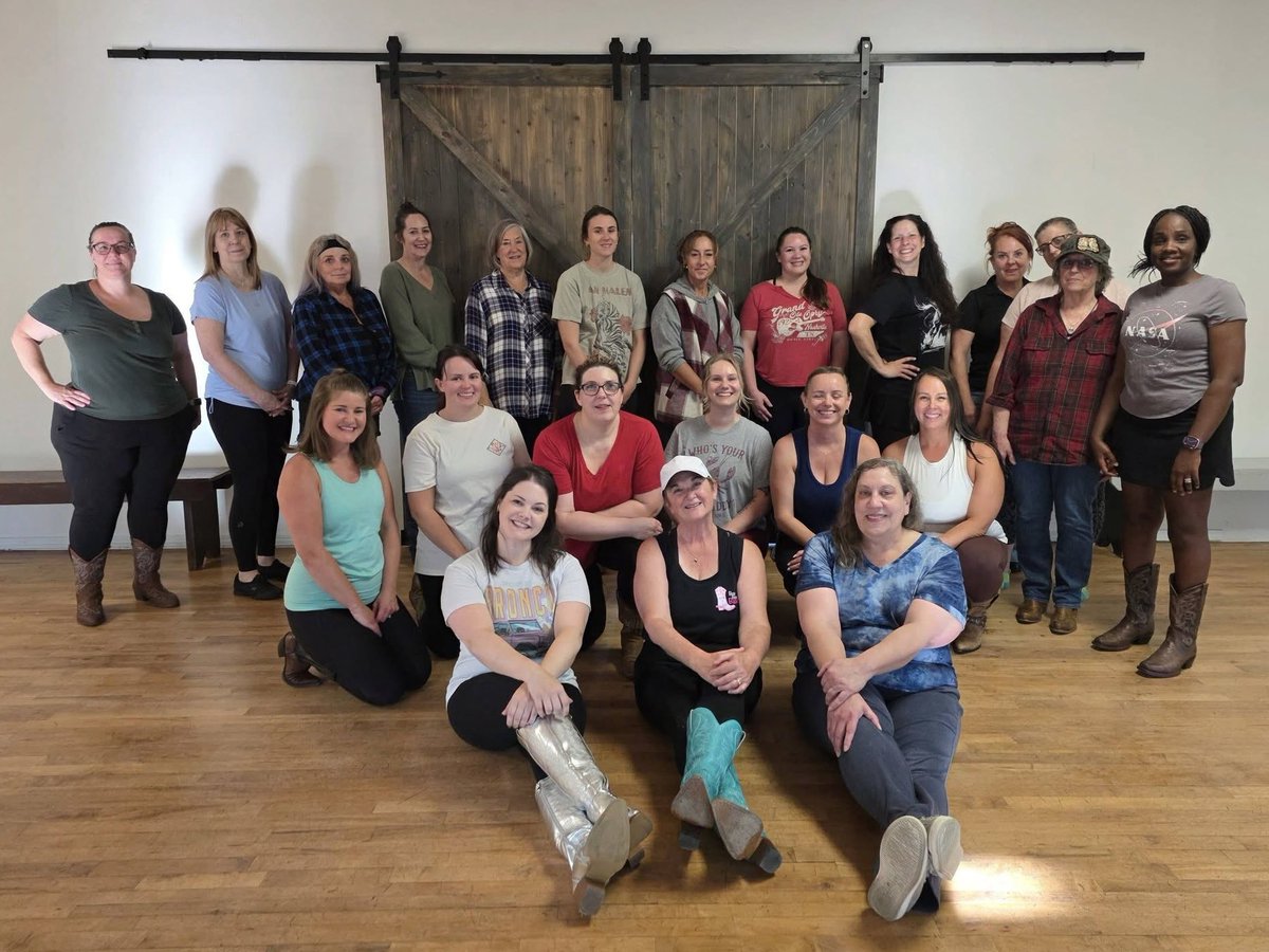 BootBoogieBabes's tweet photo. Wednesday nights + Thursday nights + Line dancing + AMAZING women = the PERFECT combo! 💃🏼😍

#B3BootCamps #LearnToLineDance #LineDanceLessons #EmpoweringWomen https://t.co/riZN4eLoci