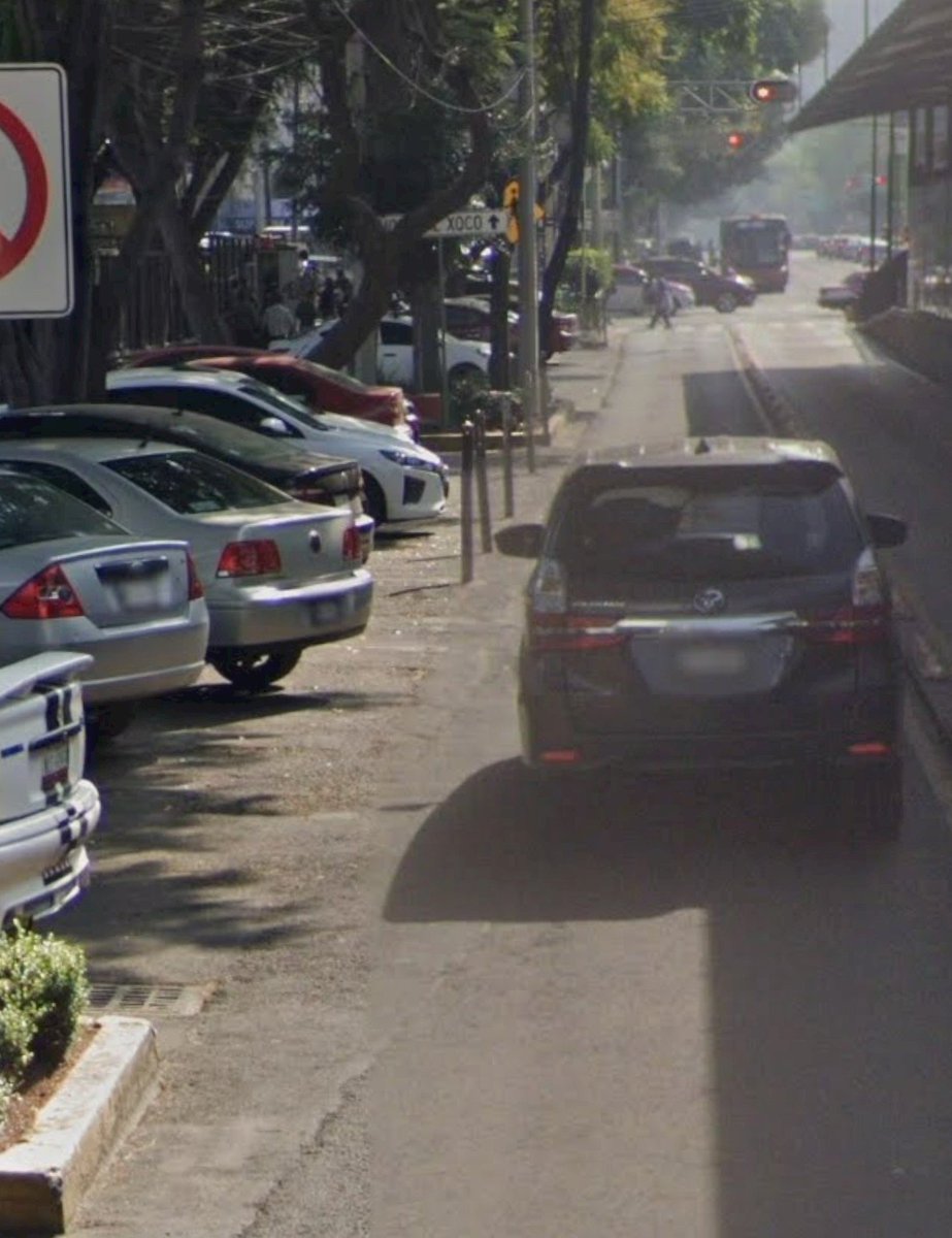 Jul1050's tweet photo. @UCS_GCDMX @OVIALCDMX favor de retirar franelero de av. Cuauhtémoc carril izquierdo, esq municipio libre, santa cruz atoyac frente a las canchas de la delegación @AccionesBJ , frente al metrobus santa cruz https://t.co/USfMz4ffRQ