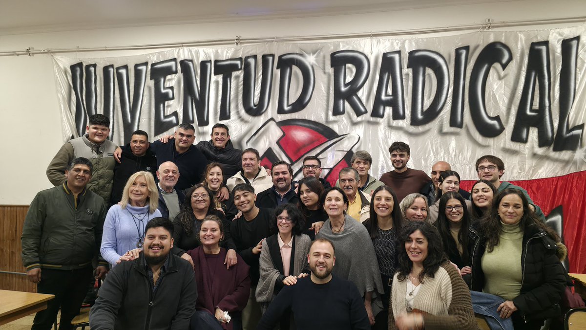 EmiBalbin's tweet photo. Bahía Blanca inicia una nueva etapa.
Felicitaciones @froig80  @BahiaAdelante @Bianca_molteni @JRBahiaBlanca 
Es tiempo de convocar, sumar y construir un radicalismo cada vez más fuerte, abierto y comprometido con el futuro de la ciudad y de la provincia. https://t.co/koO9r8u75x