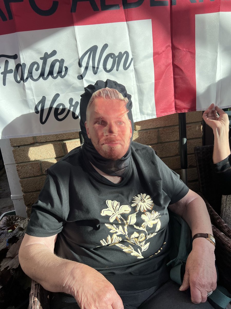 ValiantKyle's tweet photo. @OfficialPVFC can you thank Jayden Stockley for coming to my house and making my 25th birthday special 🖤🤍
#pvfc https://t.co/pCnlwo7Z4b