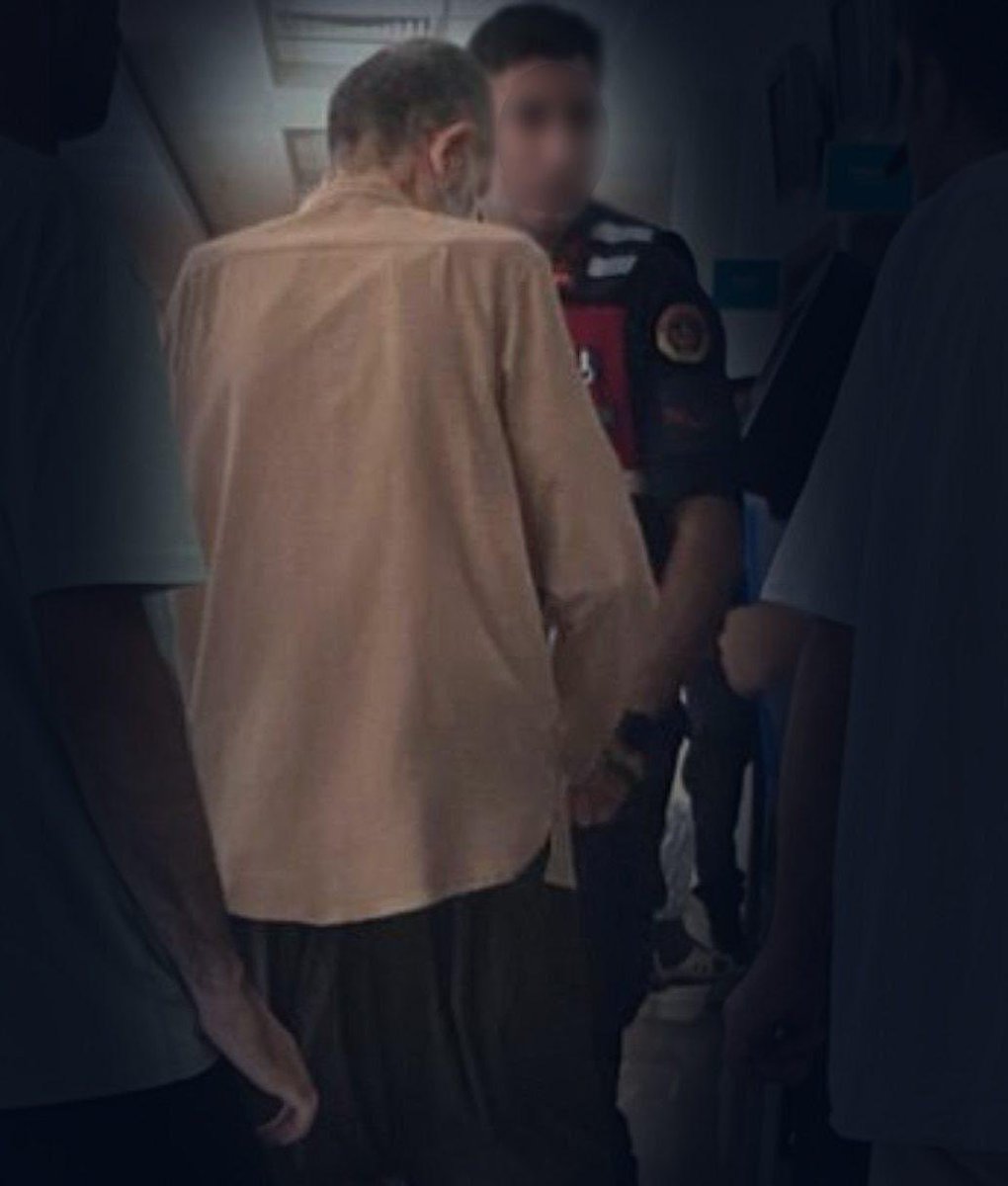 Nisanurcaydan's tweet photo. Yusuf Ziya Gümüşel’in yargılandığı dosya çok enteresan bir noktaya gidiyor.

Kamuoyunda dava yıllarca “6 yaşında evlendirilen çocuk” şeklinde anlatıldı. Ancak Yargıtay’ın incelediği mahkumiyet kararında, suçun hukuki değerlendirmesi yapılırken esas alınan dönemin 14,5-15 yaş civarı olduğu söyleniyor.

Eğer karar gerçekten 14-15 yaş dönemine dayanıyorsa, neden yıllarca 6 yaş söylemi öne çıkarıldı?

Yusuf Ziya Gümüşel ve damadı Kadir İstekli’nin tutuklanmasına ve davanın temelini oluşturan ses kayıtları ile yazışmalar Yargıtay tarafından sorgulandığında İstinaf Mahkemesi “Kayıtları delil olarak kullanmadım.” dedi. 

Ancak bu iki insan da 4 yıldır bu iddia edilen kayıtlar nedeniyle tutuklu değil mi? Burada ciddi bir çelişki yok mu? Ayrıca eğer kanıtlara bakılmıyorsa, neden tutuklular?

Yargıtay, Gümüşel’in kızının yaşıyla ilgili resmi belgelerin incelenmemesini, HTS kayıtlarının görmezden gelinmesini ve tanıkların dinlenmemesini büyük bir hukuk ihlali olarak değerlendirdi.

Özetle Yargıtay, suçun tarihi, mağdurun yaşı ve mahkumiyet kararının hangi olgulara dayandığı konusunda yeterli açıklık ve inceleme bulunmadığını düşünüyor.

Yargıtay’daki tüm üyeler aynı görüşte birleşerek, “bu kararda hukuki hata veya eksiklik var. Bu haliyle onaylanamaz.” demiş. Savcı tahliyesini istemiş, hakim ise tutukluluğun devamına karar vermiş.

Bu dosya aydınlatılmalı, çelişkiler giderilmeli. Aksi halde, bir deri bir kemik kalmış, 50 kilolara kadar düşmüş ve sağlığı giderek kötüleşen bir insana korkunç bir ızdırap çektirmiş olacağız.