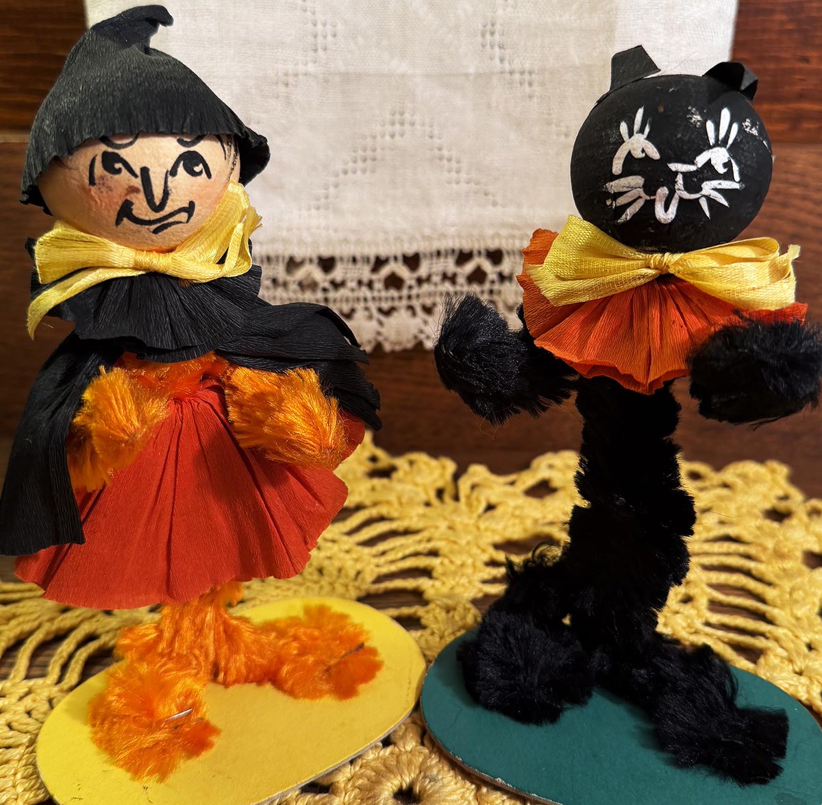 zizsdream's tweet photo. https://t.co/gvxmUG2vHa Vintage Halloween Chenille &amp; Crepe Paper Witch &amp; Cat Large Table Decorations  #halloween #halloweenantiques #antiquehalloween #halloweencollectibles #vintagehalloween #collectibles #halloweenephemera https://t.co/p9A3behOyR