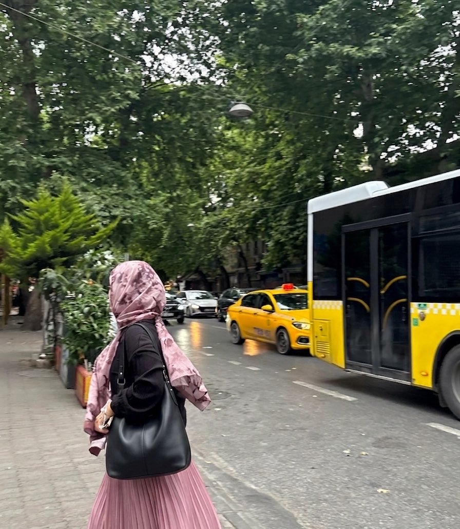 artwthmoon's tweet photo. En İstanbul fotoğrafım iett ile oldu galiba dlfğwlsğw https://t.co/ZBxgpt8BB9