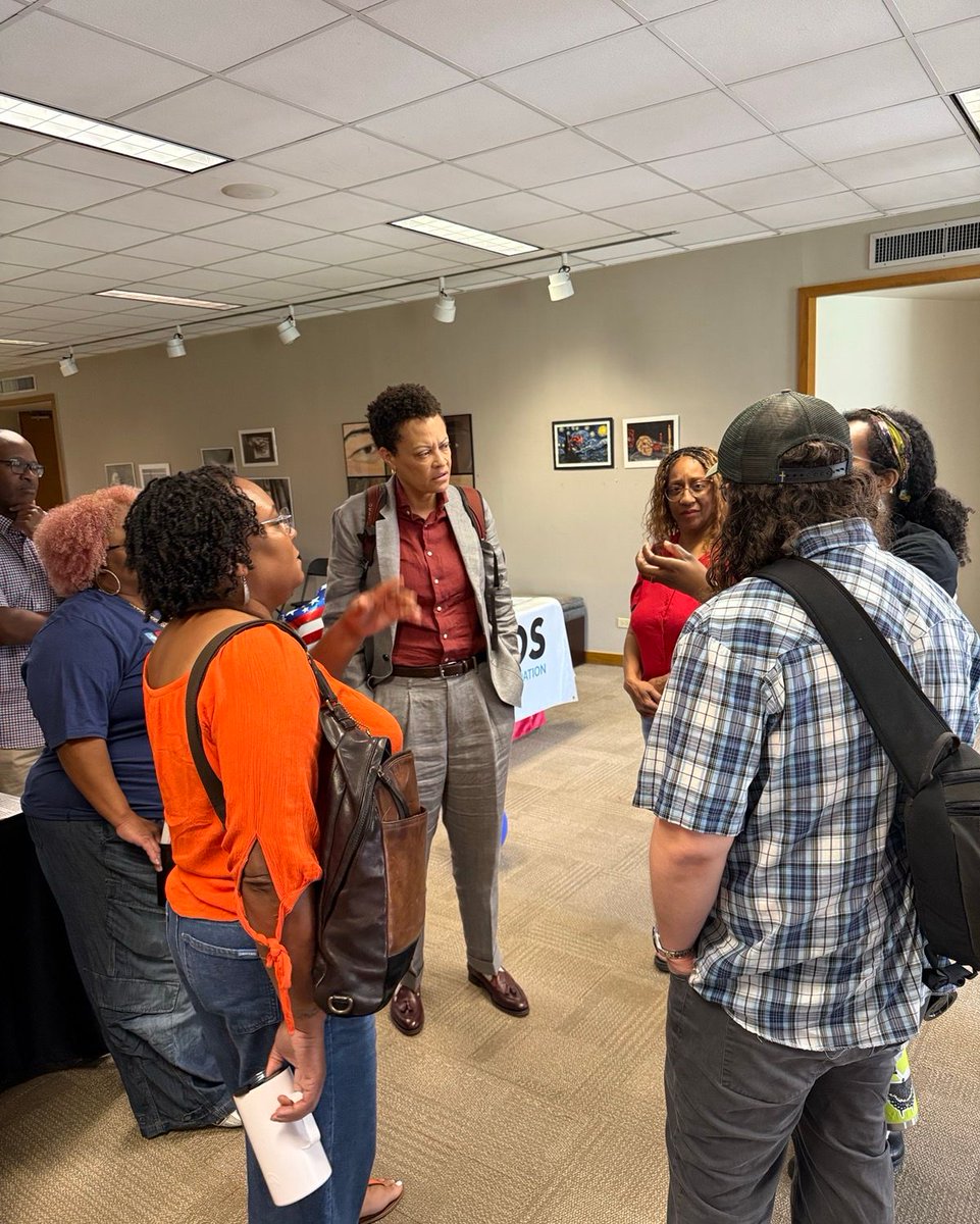 ADOSorg's tweet photo. President Yvette Carnell talks to Texas citizens about the needed polices for Black communities.

#Juneteenth #ADOS #FreedomForum #Texas https://t.co/tO1KIpfM3L