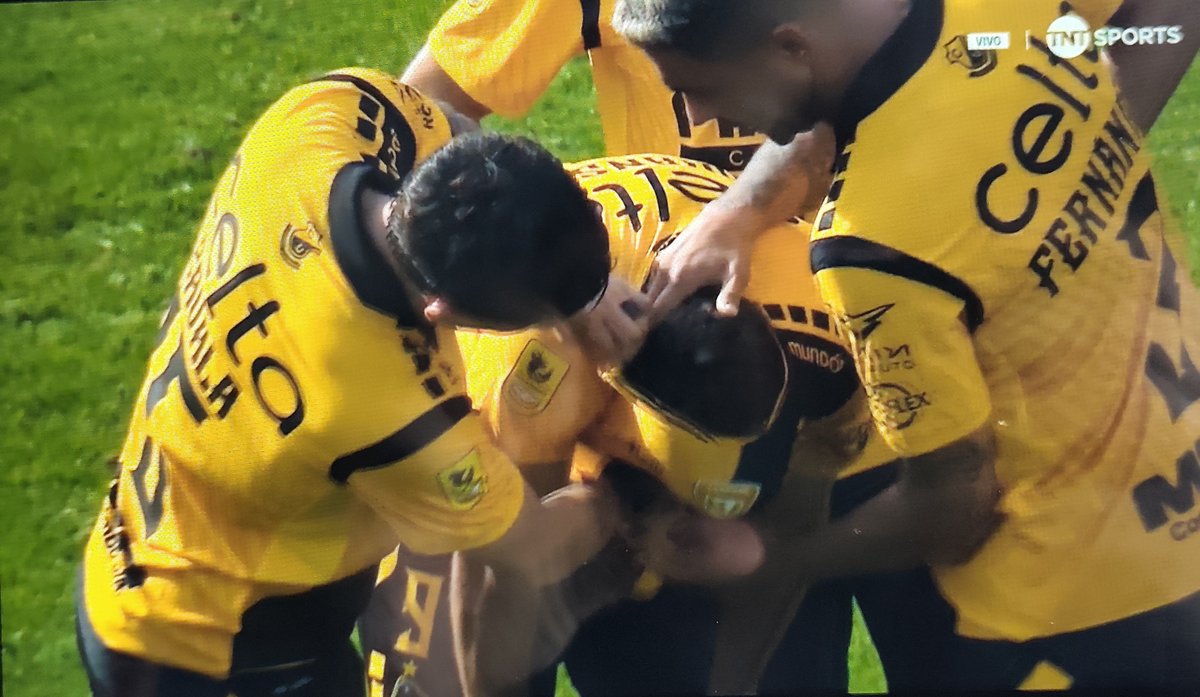 JonathanVi49357's tweet photo. Lo de Johanssen es insolito, ctm 😅
En la última, manda el penal a la mierda! Es insolito 🤦🏻 
Empatan @coquimbounido 0 🆚 @OHigginsoficial 0.
#Messirve jajaj
#MatchdaySabado 
#LigaDePrimeraMercadoLibre 
#VamosColoColo https://t.co/kh2vx7JgCk