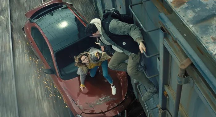 AwardsWatchErik's tweet photo. STOP! THAT! TRAIN! https://t.co/dqJU4FwSTe