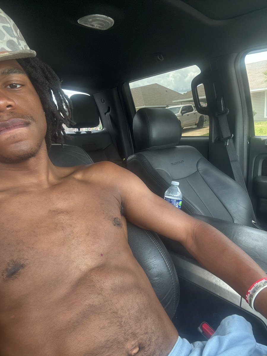 masterslangin1's tweet photo. finally got new truck 💪🏾yesterday was tax friday who’s ready too drain that wallet for alpha bbc king get in the dm serve obey @findomfan420 @RT4MastersBR2 @MASTER_UPDATES @diamond__here @topalphamales @GemnasRosales @PromoJacked @promocion_pies @CashmasterRtBoy @BlazeTycho https://t.co/MaeNhiKalg