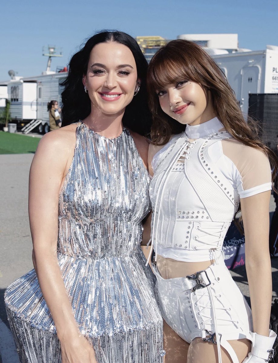 katydailybrasil's tweet photo. 🚨KATY PERRY E LISA https://t.co/Ys1dkbAuHw