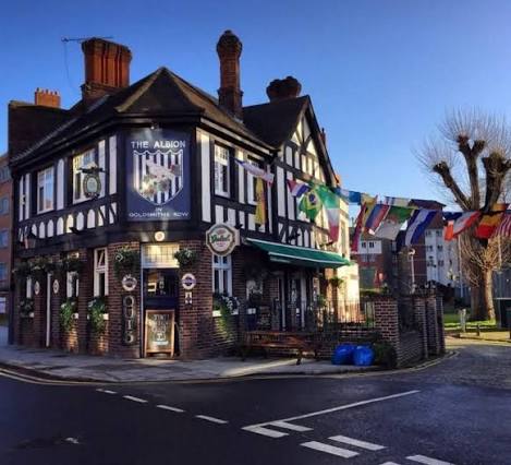 _ChrisLepkowski's tweet photo. Saddened to read of the passing of Dave Chapman, the ex-landlord of the Albion pub in Goldsmiths Row. The Albion was the home to great football memorabilia (mainly #WBA &amp; #Celtic). 

More so, Dave was a brilliant guy, with so many wonderful stories. Thoughts with his loved ones https://t.co/GygwfNNJh1