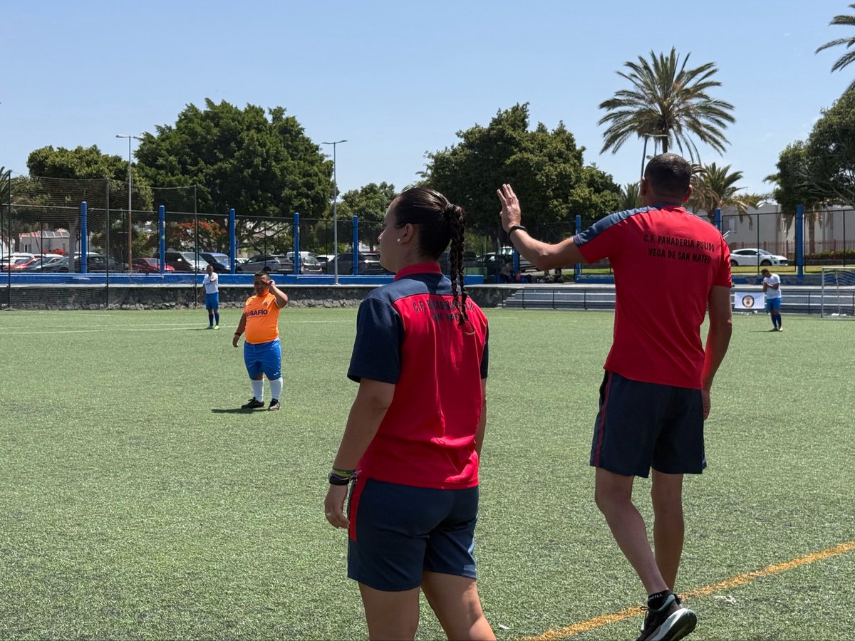 UDLP_Fundacion's tweet photo. 📸 ¡Unas últimas fotos de hoy y nos despedimos hasta mañana! #DISAFÍO ⚽️🇮🇨

#SeremosMásUnión #LaUniónHaceLasPalmas https://t.co/1FZZAbpq8O