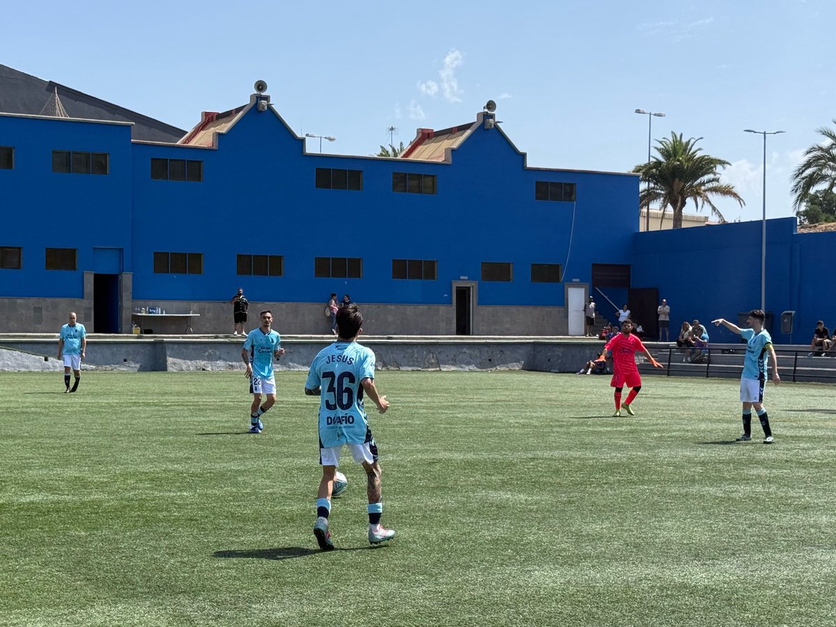 UDLP_Fundacion's tweet photo. 📸 ¡Unas últimas fotos de hoy y nos despedimos hasta mañana! #DISAFÍO ⚽️🇮🇨

#SeremosMásUnión #LaUniónHaceLasPalmas https://t.co/1FZZAbpq8O