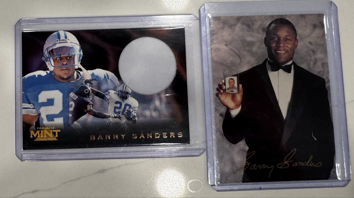 ck2_art's tweet photo. @BarrySanders these 2 cards were meant to be together. 😝 
@jbbernstein https://t.co/KuD28khfr3