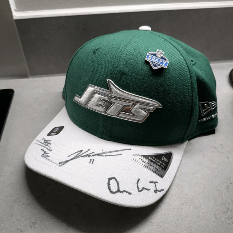 UKNYJets's tweet photo. 🎫RAFFLE WINNER!🎫
Thank you everyone for entering our Charity Raffle to win a draft hat signed by this years 1st round picks.
The draw has been made and the winner is @Gustoon!
We have raised £220 for The Primrose Unit Bedford Hospital! 💚🤍. Thank you for your support! https://t.co/qC6rP3yefj