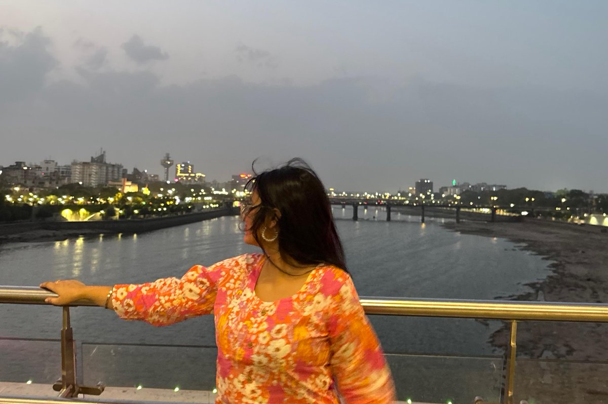 LuthraAshmita's tweet photo. Ahmedabad after sunset >>>
what's your favourite spot in Ahmedabad?🫶🏻
#AtalBridge #Ahmedabad #ExploreAhmedabad #CityViews #EveningVibes #Gujarat #Riverfront https://t.co/vAY2Gzziyj