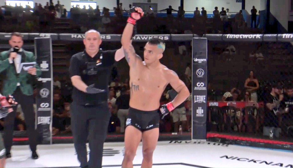 MMASINLIMITES's tweet photo. Lautaro Teneb 🇦🇷 (2-0) gana por decisión unánime a Franco Becerra 🇵🇪 (3-3), en lo que fue la primera pelea profesional de la noche.
#WAR9 #WARMMA https://t.co/rqs1UjvtY5