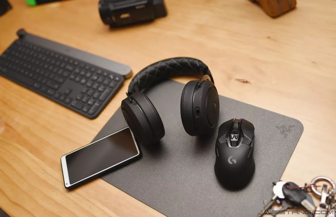 pcequin's tweet photo. Just unboxed my new wireless headphones! Super sleek and sound amazing—game-changer for my commute https://t.co/WLwoTqeZpy