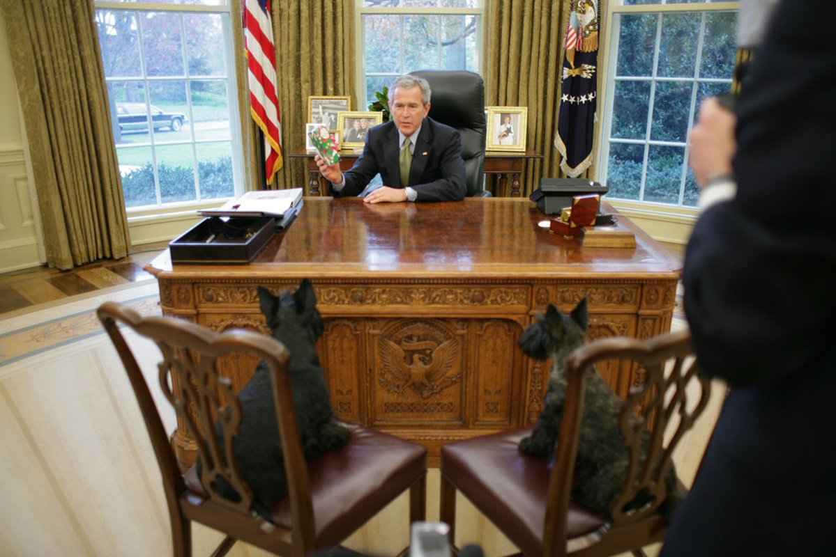 TheBushArchive's tweet photo. George W. Bush filming Barneycam, 2005 https://t.co/O7OZRC8uD6