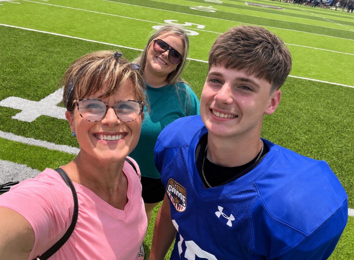 JakeHampton010's tweet photo. Lot’s of fun at the Kentucky All State Game! Being able to play at a top collegiate stadium really showed me what it takes to stand out. Met a lot of dawgs out there. Looking forward to this season! #football #allstategame #mcleancountyfootball
@AllStateGameASG
@JDaugherty1992 https://t.co/5WXnk81prp