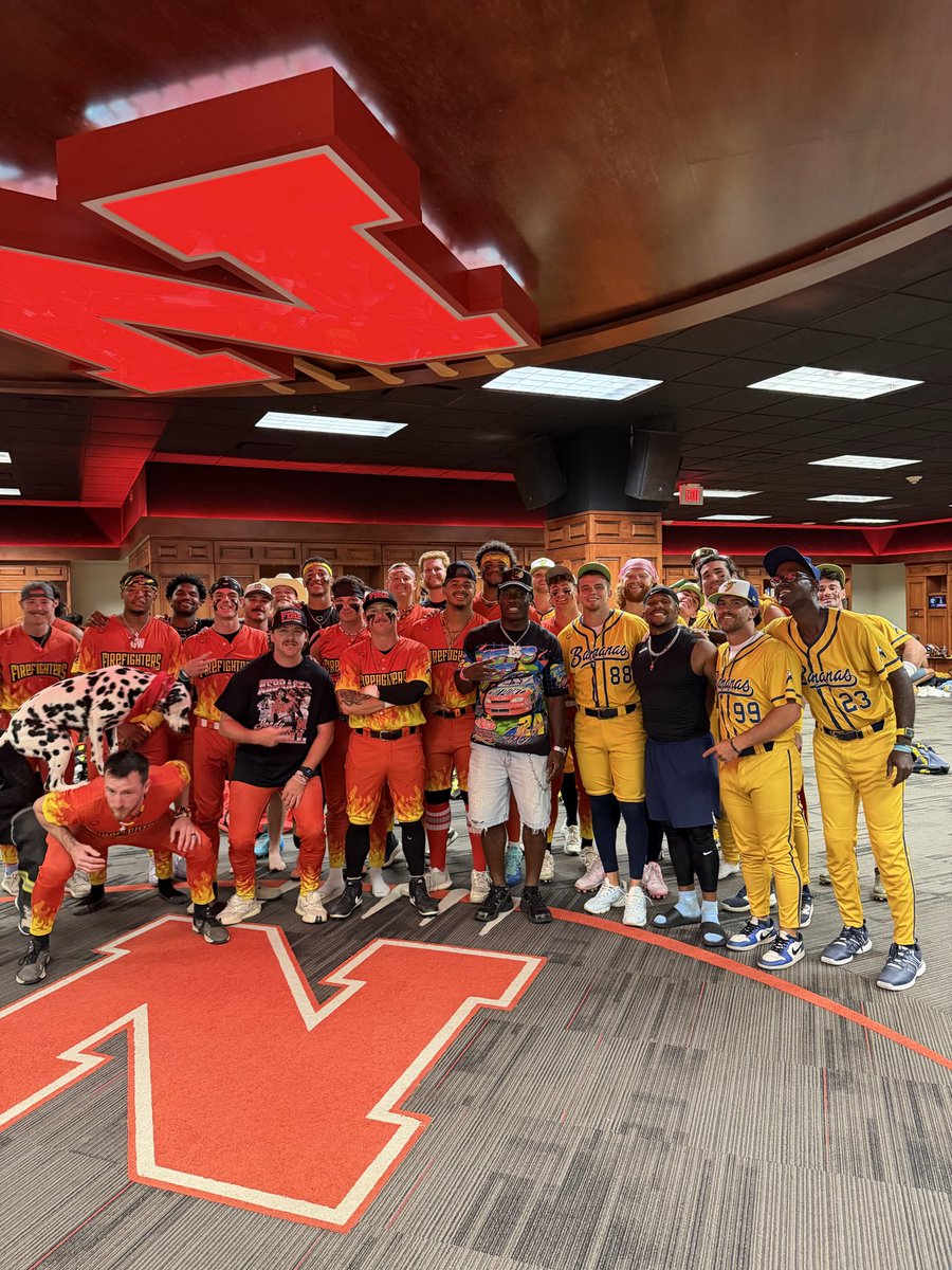 HuskerFootball's tweet photo. Special guest in the house tonight 👀 https://t.co/08CSGlrSrQ