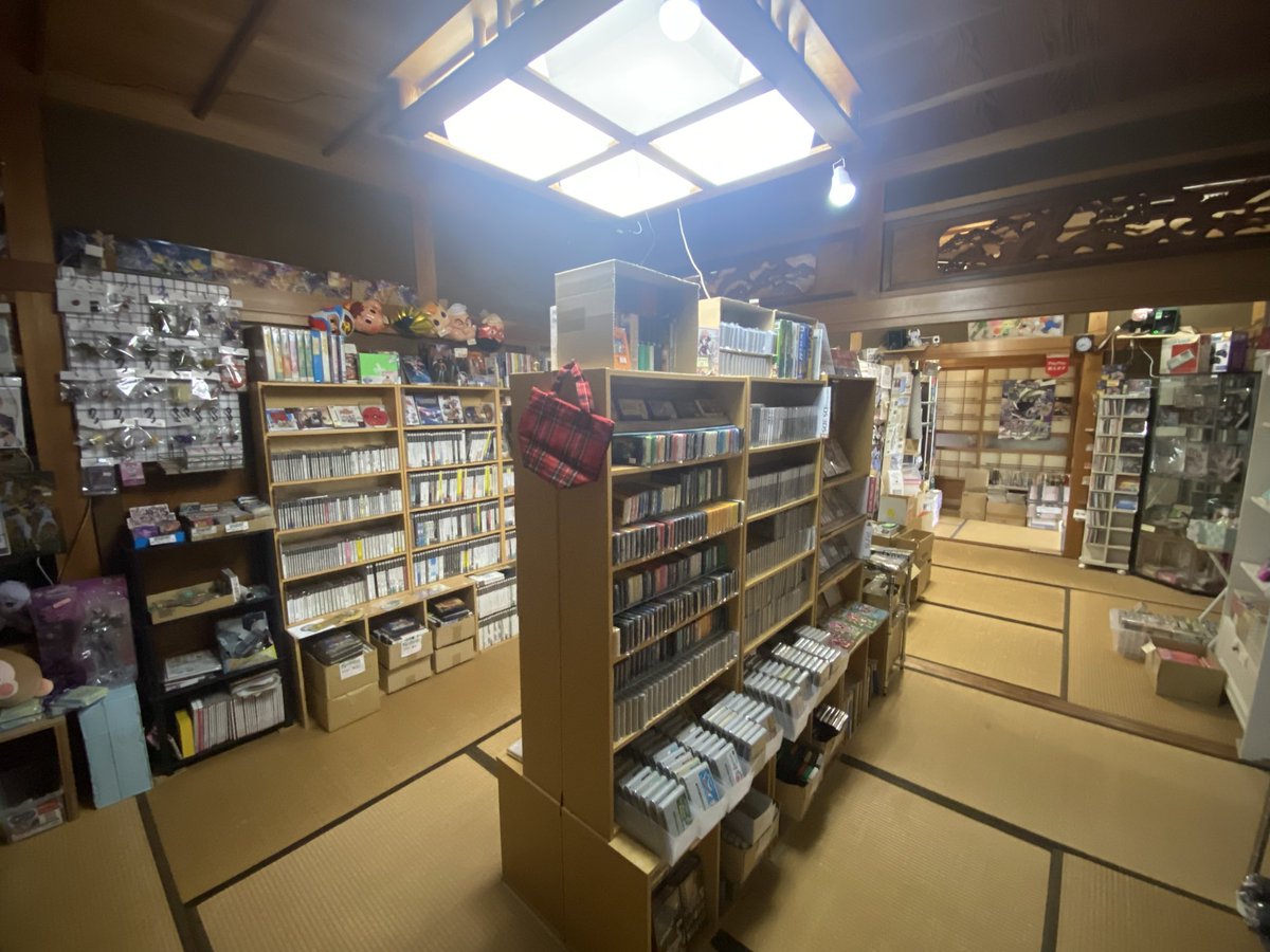 amanjako_shop's tweet photo. 本日6/14日曜日も10時から営業します🐷🐮🐕

当店は靴を脱いで上がるお店です。備え付けのスリッパは履いても履かなくてもOKです。ご自分の靴がわからなくならないようにしましょう。

本日もご来店お待ちしております https://t.co/ar0ZB4HSbR