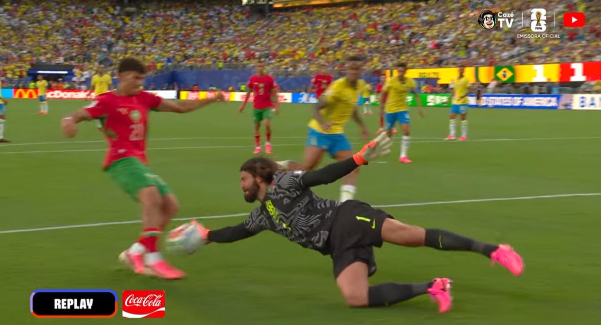 oocbrsao's tweet photo. alisson salvando a seleção brasileira https://t.co/jiyYDfyP8a