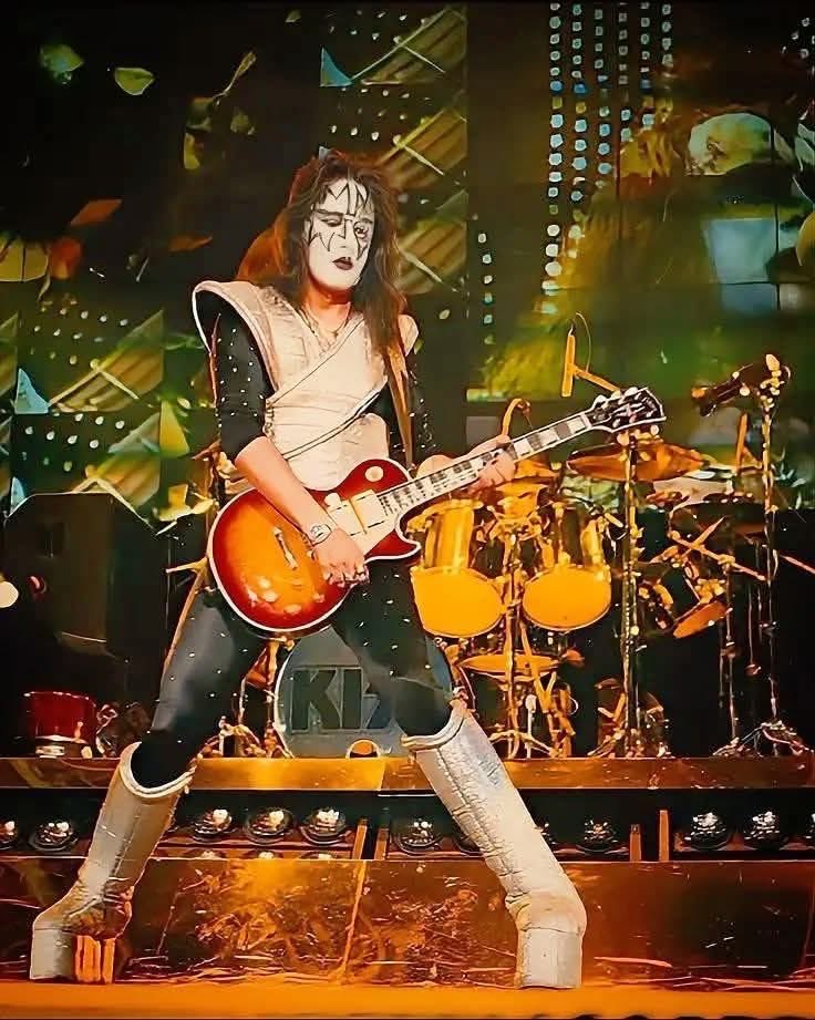 robinoxy's tweet photo. The Spaceman! The one and only always🖤 https://t.co/9N9anZthrI