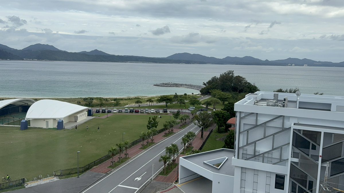 R_KOTORI804's tweet photo. おはようございます！
沖縄3日目
雨とか言ってたのに晴れ間が出てきました！
天気予報めちゃくちゃです https://t.co/r9Nyj98Xwu