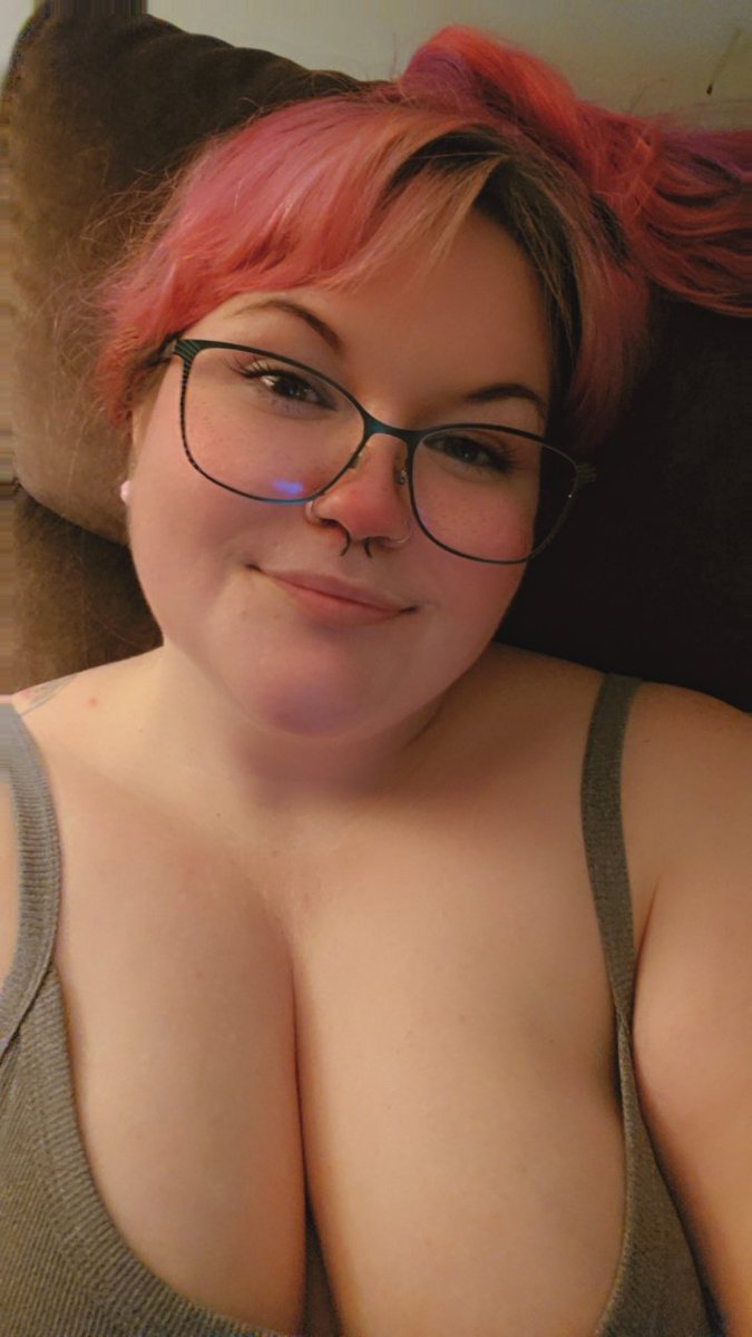 MissJen479313's tweet photo. A rainy night at home. Entertain me? 

#findom #findomgoddess #mommy #domme #mommydomme #findombbw https://t.co/Dzg9ihA5F3