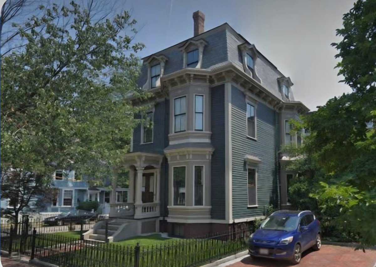 Chicago1Ray's tweet photo. Elizabeth Warren owns a ($4M) dollar mansion in Cambridge and reports are, her net worth ranges from ($12M - $67M) on a Govt salary of ($174K) 

This isn't mathematically possible, it's time for an audit on every member of Congress

No one's above the law, including Democrats https://t.co/UuFLdU3SV8