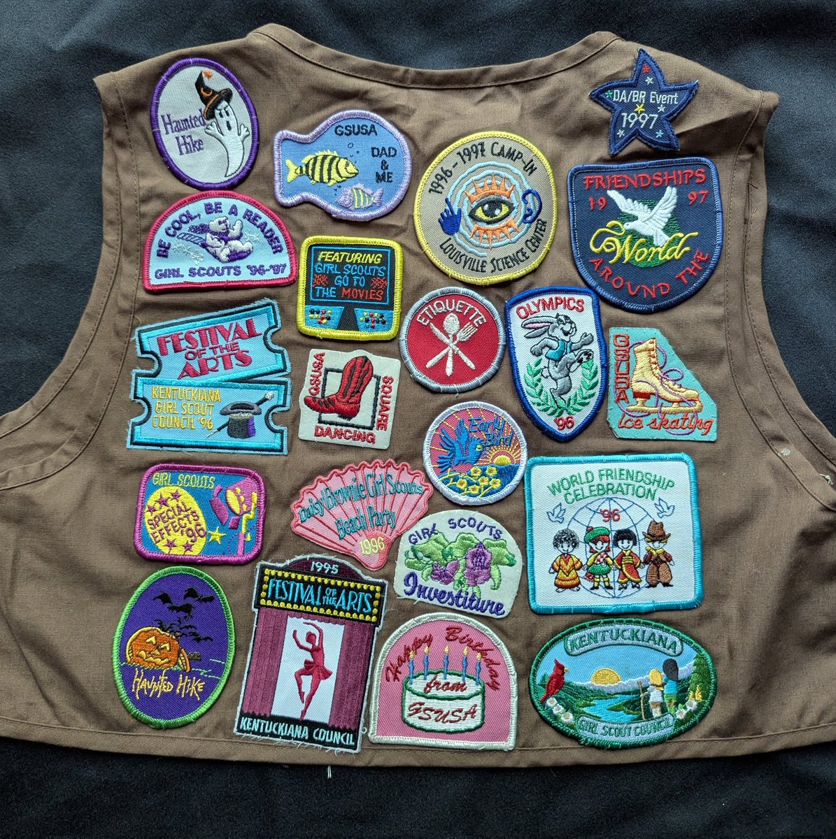 CourtneyRocketX's tweet photo. Girl Scouts 4eva https://t.co/gzeYDlmv31