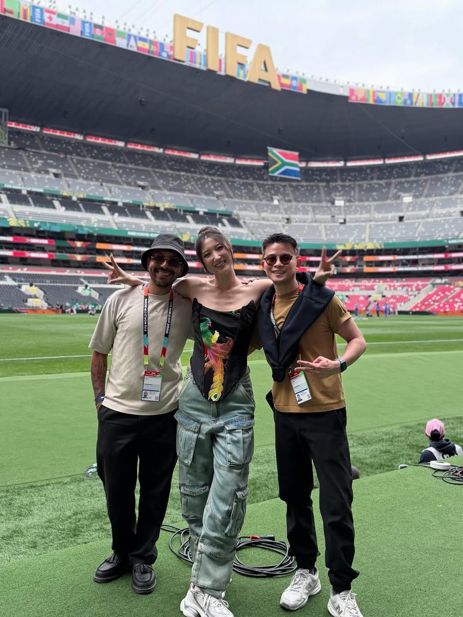 EJAEDaily's tweet photo. Ejae with her glam team at the FIFA World Cup stadium in Mexico City, Kevin and Mark 💖 https://t.co/4x0YI2oE9J https://t.co/9S6NzEp7hb