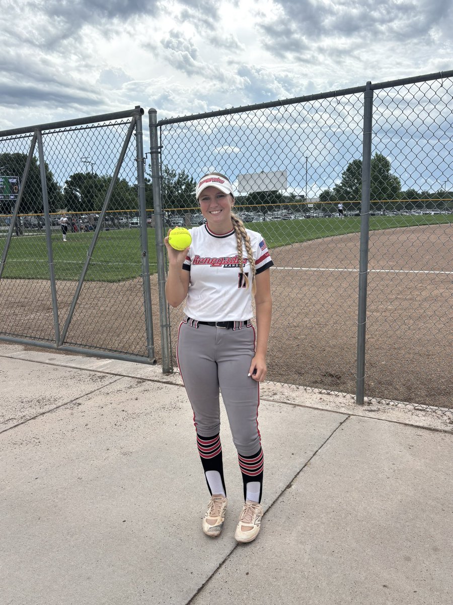 BreckynBaxter11's tweet photo. WalkOff Grand Slam …. Big  thanks to my teammate’s getting us to this opportunity!! @TGETalent @TopGunEvents 
16U Invitational @RenegadesBaxter @KSRenegades @MidwestPremierS @RLSoftball_ @LineDsoftball @D1Softball https://t.co/FEprVqHwTq