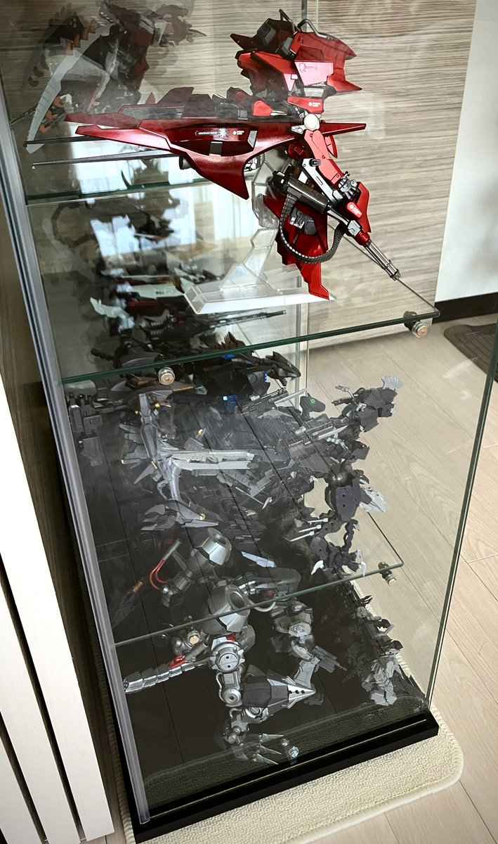 ReysyuPhoto's tweet photo. ガラス棚になってコレクションが横からも見られるようになったの最高 https://t.co/CxcPF1oJR5