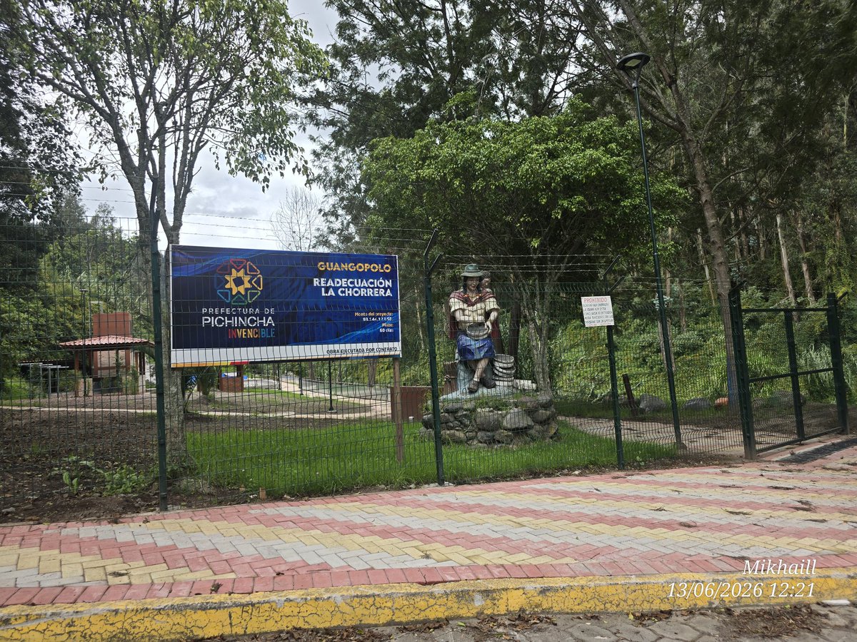 MijailProo's tweet photo. @PaolaPabonC saludos Prefecta que opinion tiene sobre los espacios que adecua la prefectura!!! Para todos  pero los llamados "comuneros" se disponen como dueños 

A pocos metros hay una cancha entregada hace 4 años por el municipio de Quito igual no dejan usar, se declaran dueños https://t.co/2o172Noa3V