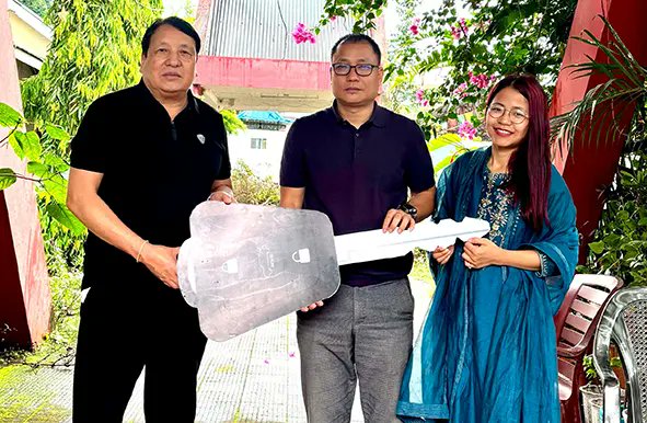 arunachaltimes_'s tweet photo. (MLA #donatesvehicle to #electricaldivision)
The Arunachal Times - https://t.co/TUAUJ8GSNU https://t.co/J6JAVP8hbC