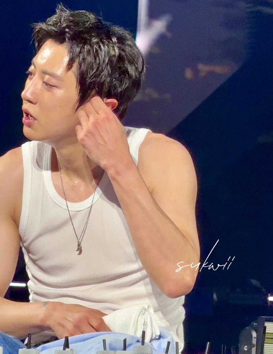 PCY_BASE's tweet photo. so FREAKING HOT

#EXhOrizon_in_HONGKONG
#CHANYEOL #찬열 https://t.co/8L0aUytqoa